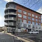 Modern 2 Bed Apartment In Birmingham City Centre, Perfect For Business & Long Stay With Free Parking
