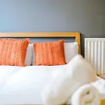 Modern 2 Bed Apartment In Birmingham City Centre, Perfect For Business & Long Stay With Free Parking