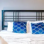 Modern 2 Bed Apartment In Birmingham City Centre, Perfect For Business & Long Stay With Free Parking