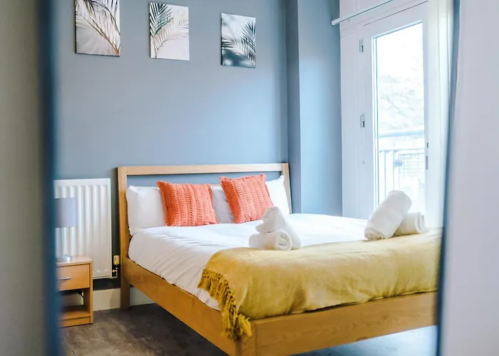 Modern 2 Bed Apartment In Birmingham City Centre, Perfect For Business & Long Stay With Free Parking