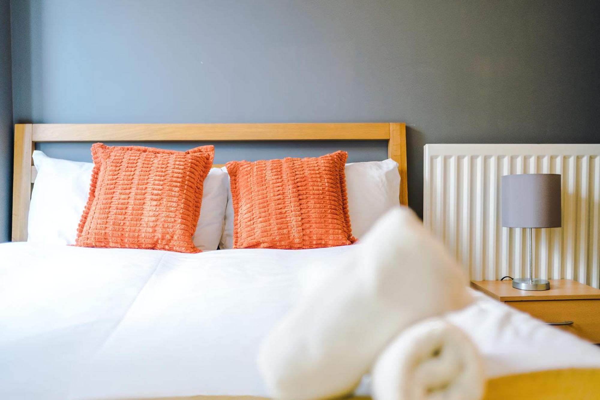 Modern 2 Bed In Centre, Perfect For Business & Long With Free Parking Apartment Birmingham