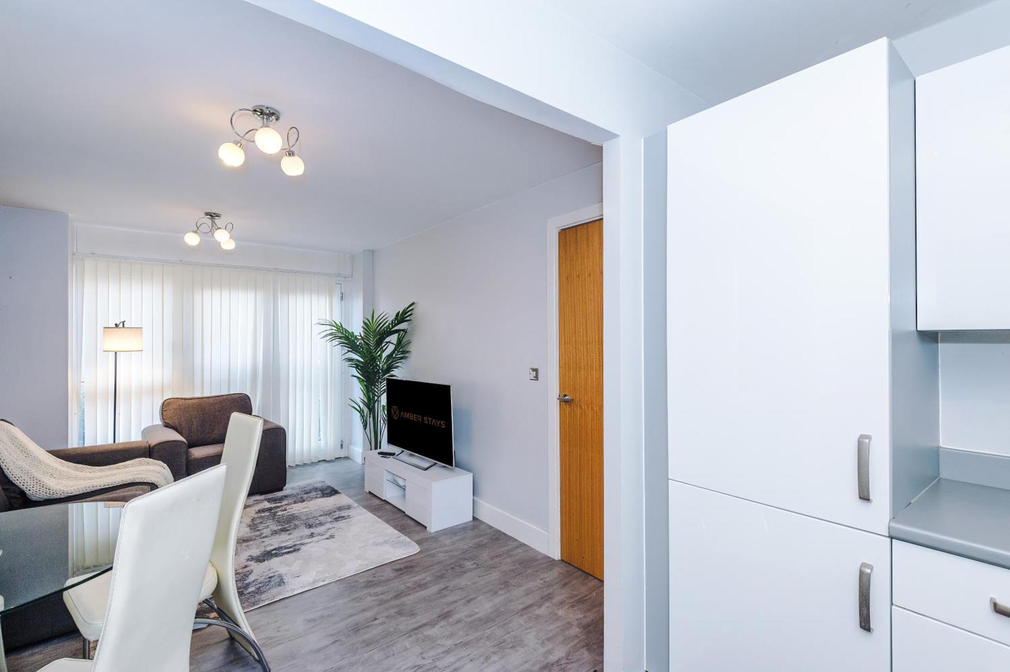 Modern 2 Bed In Centre, Perfect For Business & Long With Free Parking Birmingham