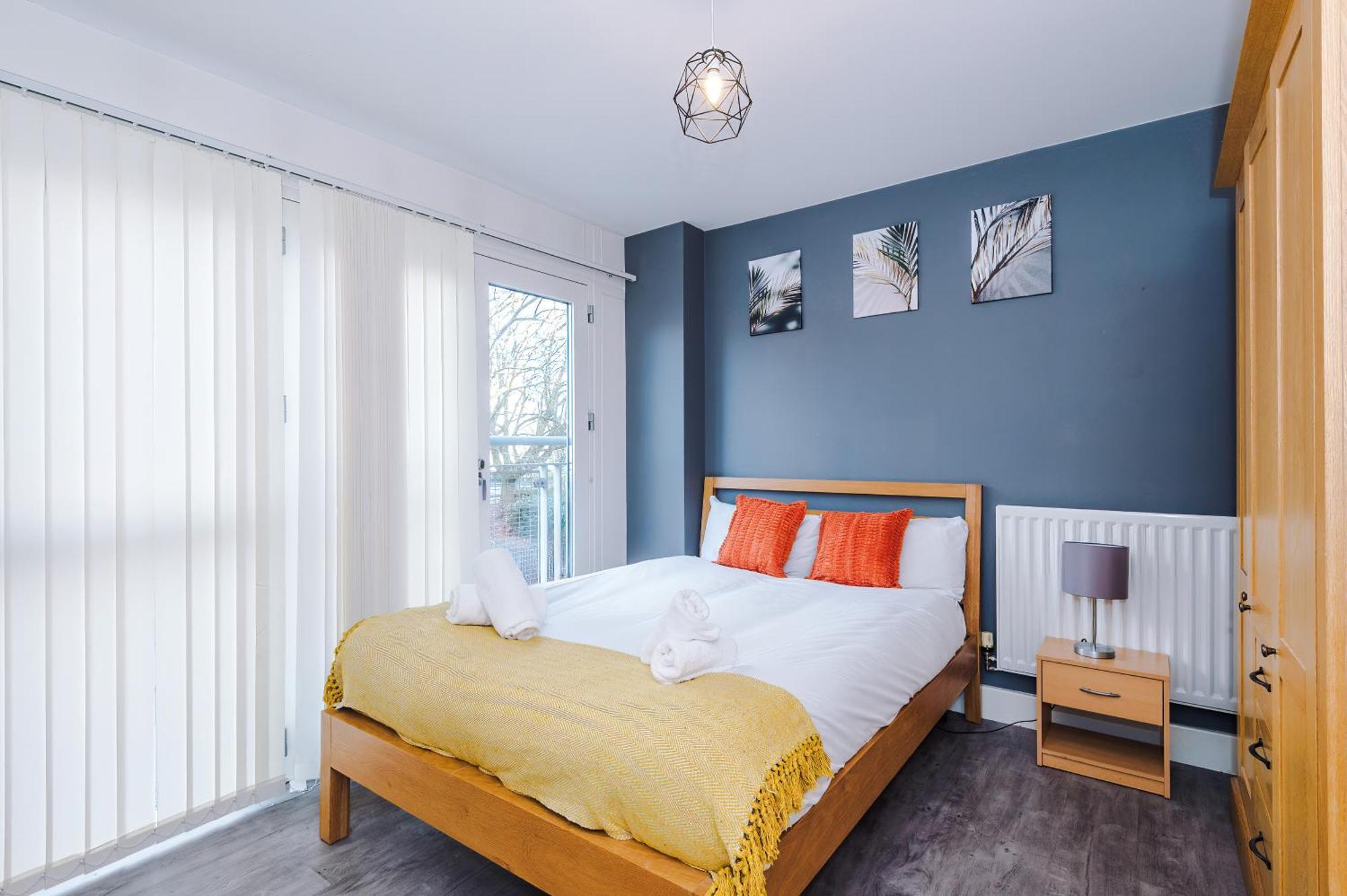 Modern 2 Bed In Centre, Perfect For Business & Long With Free Parking Birmingham