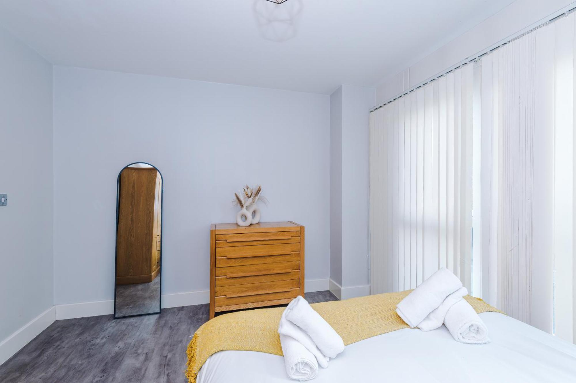 Modern 2 Bed In Centre, Perfect For Business & Long With Free Parking Birmingham