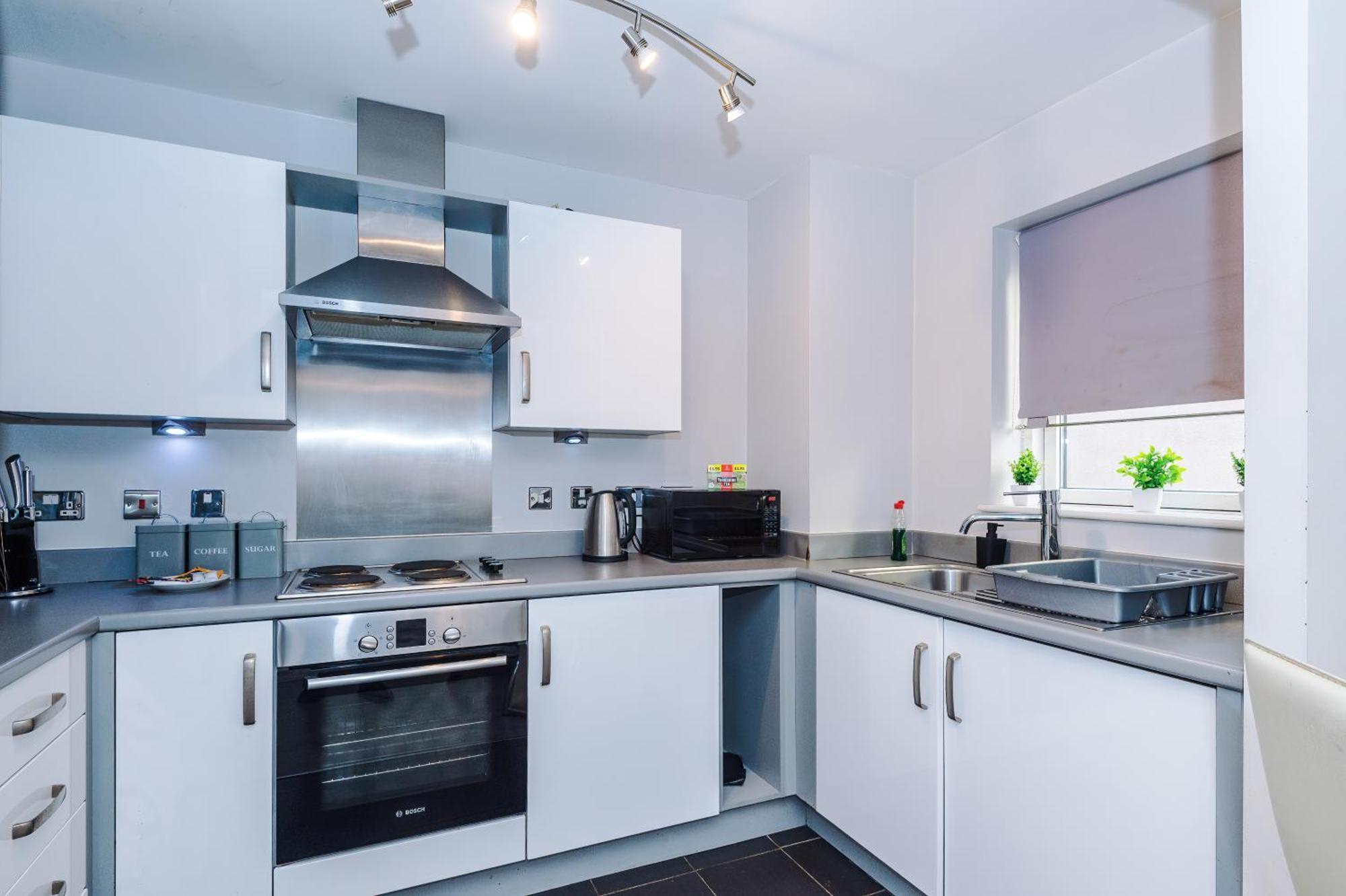 Modern 2 Bed In Centre, Perfect For Business & Long With Free Parking Apartment