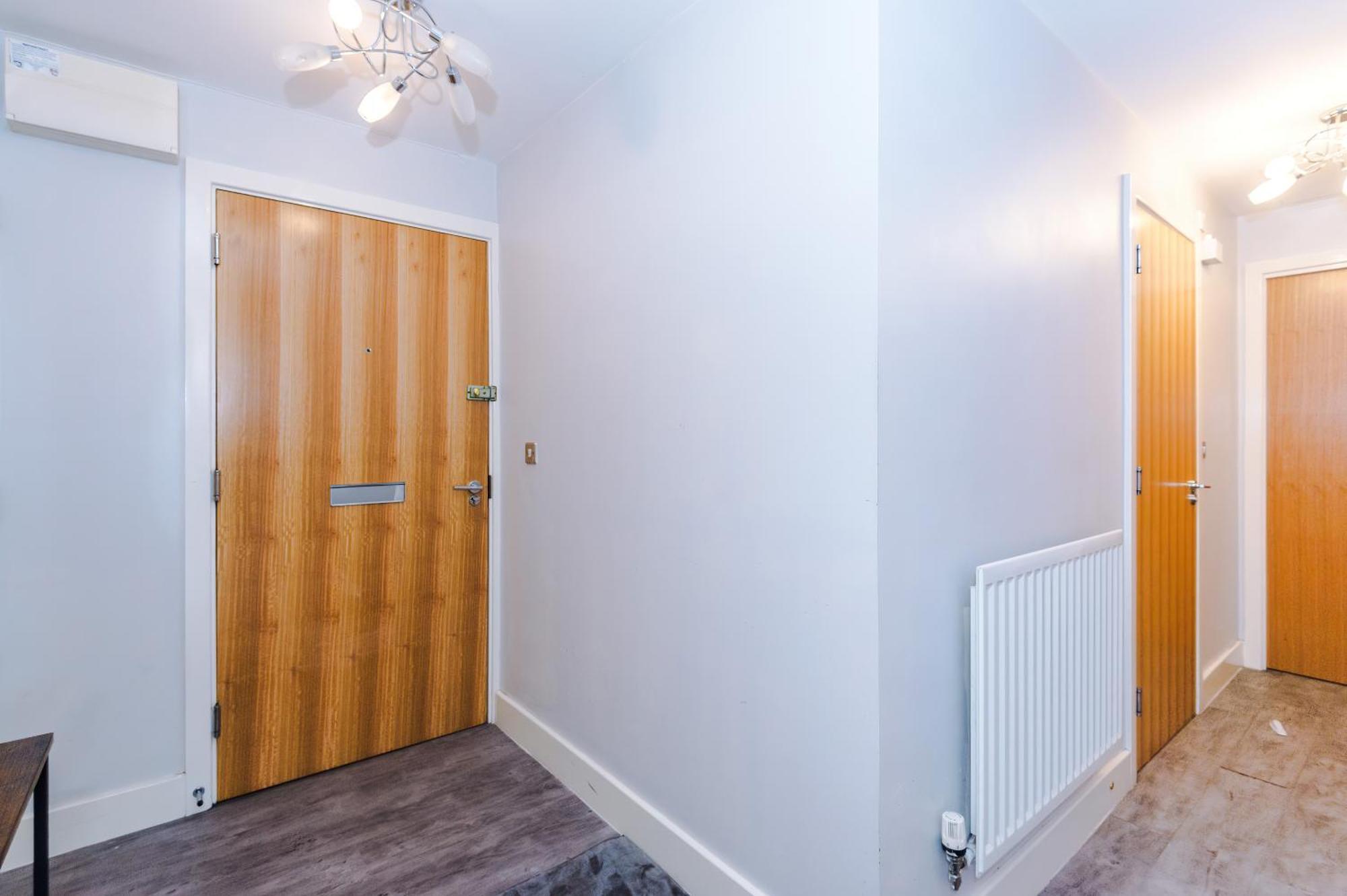 Apartment Modern 2 Bed In Centre, Perfect For Business & Long With Free Parking *