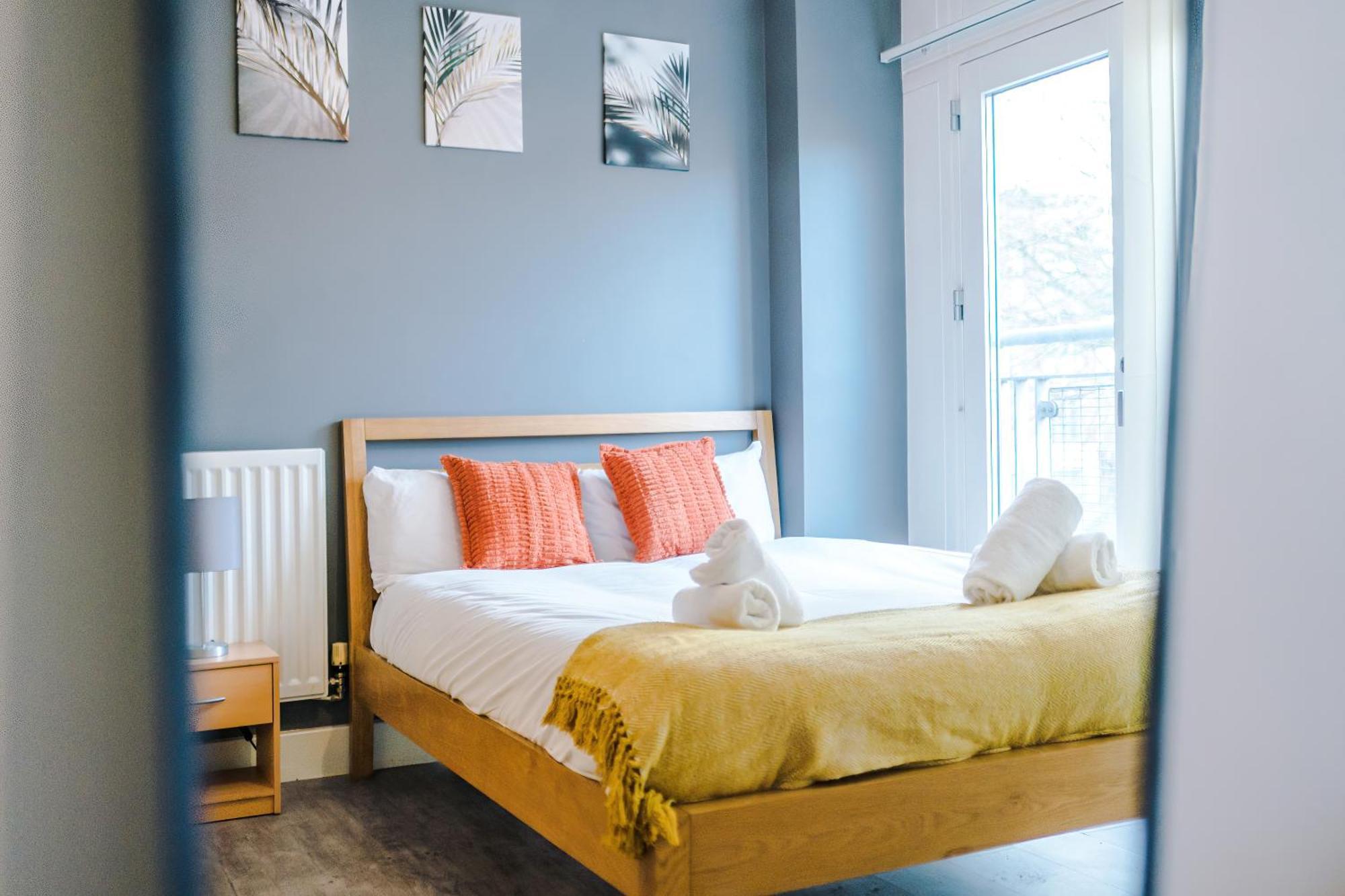 Modern 2 Bed In Centre, Perfect For Business & Long With Free Parking Apartment Birmingham